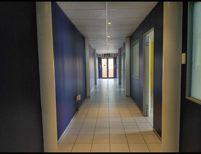 111M² OFFICE TO LET IN FOURWAYS